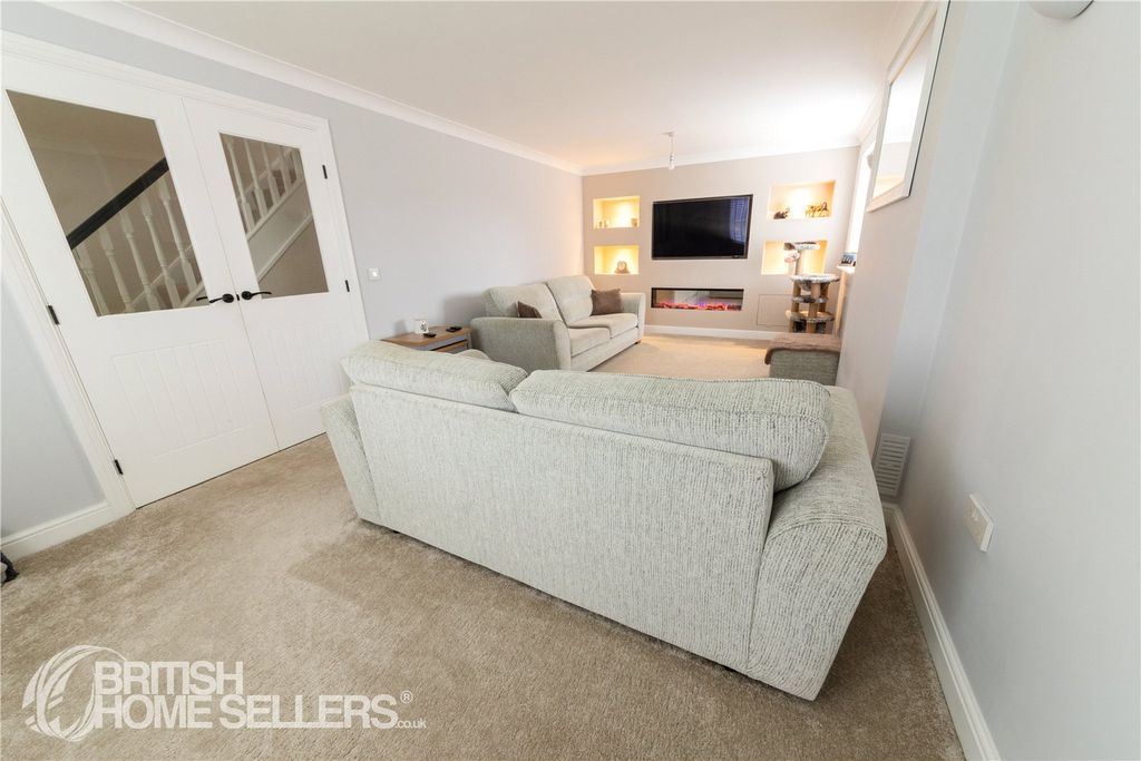 Property photo 2 of 17 Picture No. 14