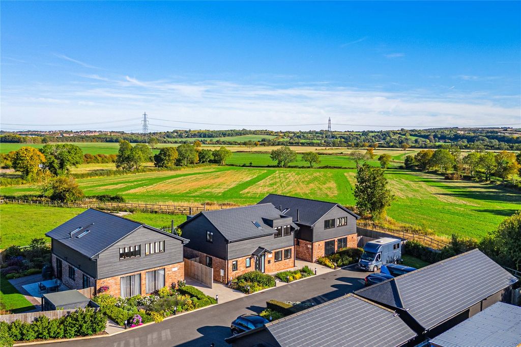 Property photo 1 of 35 Orchard House