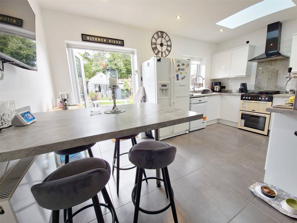 Property photo 2 of 15 Picture No. 05