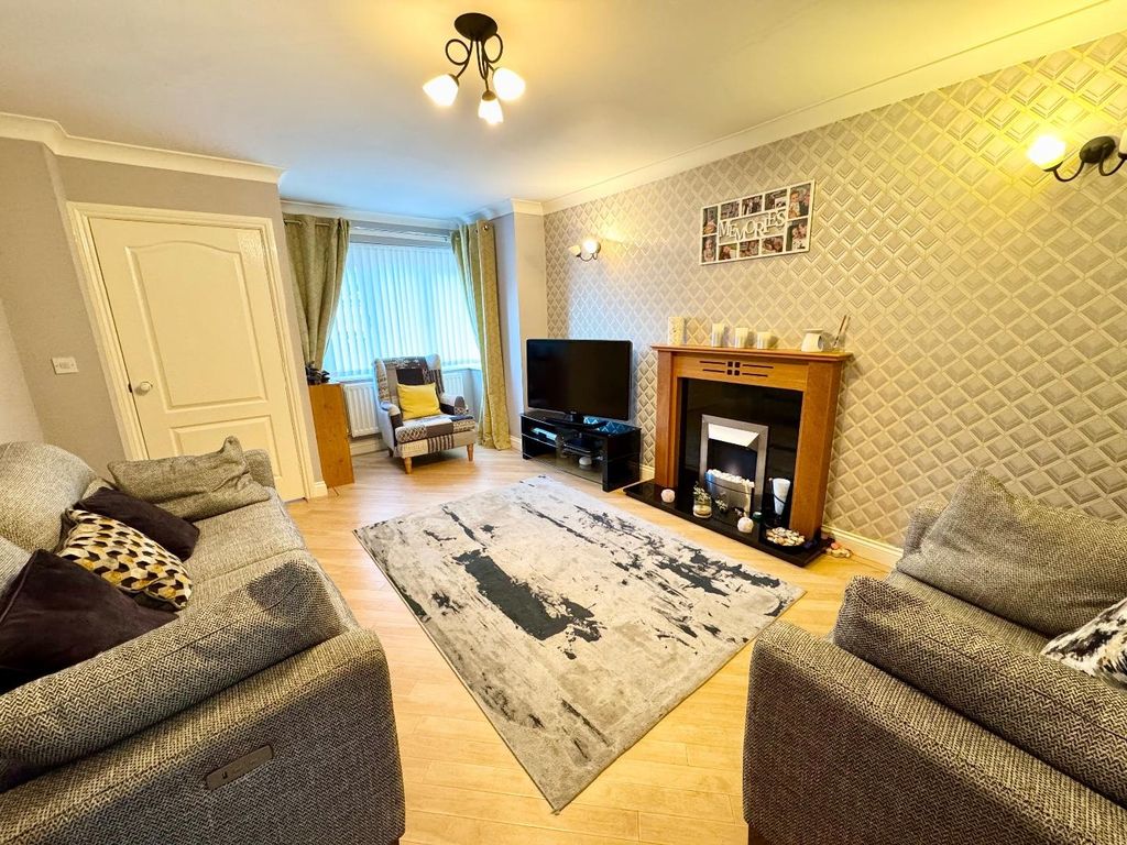 Property photo 2 of 10 Lounge