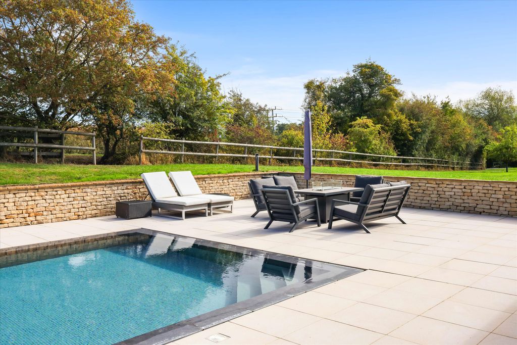 Property photo 3 of 42 Image