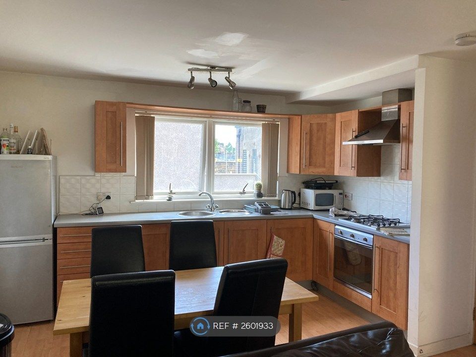 Property photo 3 of 6 Kitchen