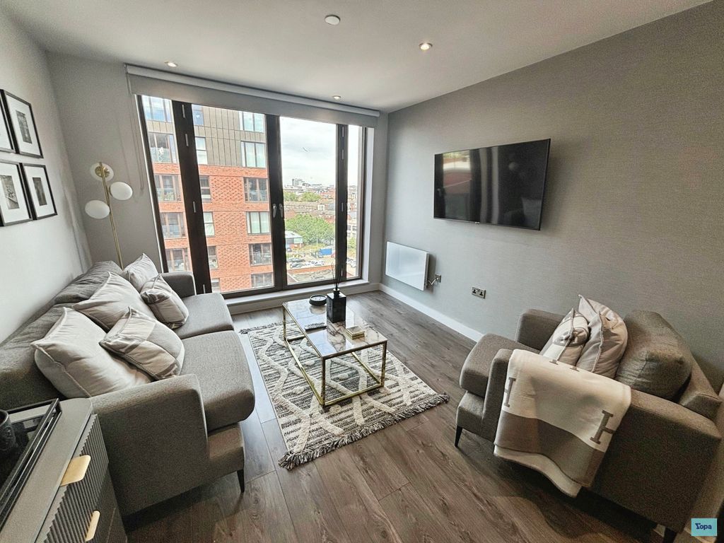 Property photo 3 of 26 Lounge