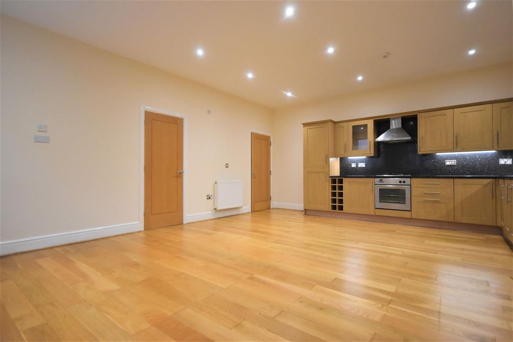 Property photo 3 of 13 Lounge.Png