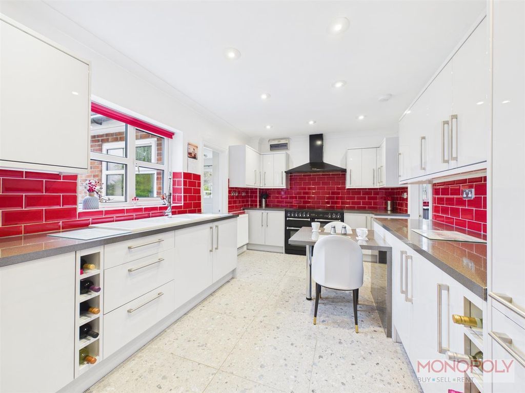 Property photo 2 of 49 Cam04439G0-Pr0262-Still036.Jpg