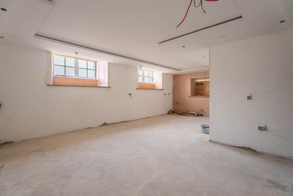 Property photo 2 of 37 2Ca17E092Fe4F6F3A310d63Fdaa1178A.Jpg