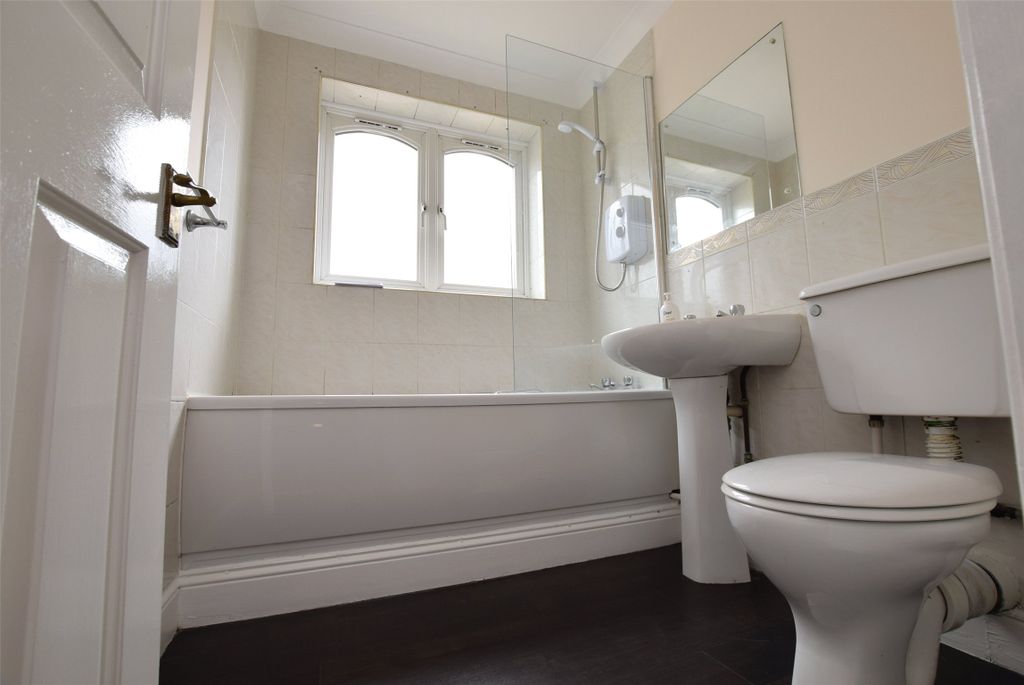 Property photo 3 of 7 Bathroom