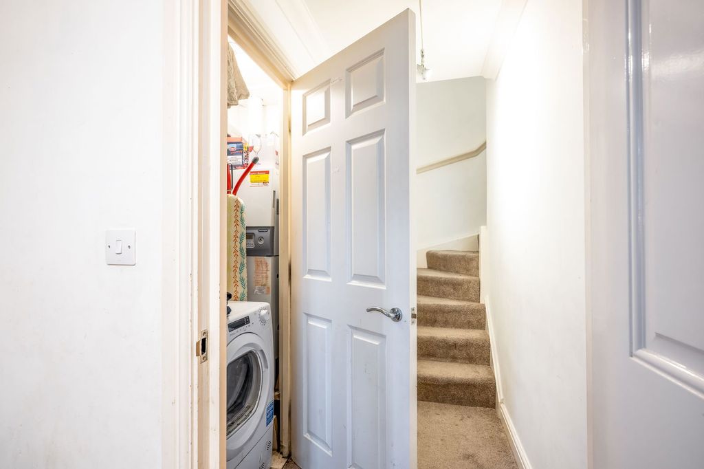 Additional image 12 of 2 bed flat for saleKingsley Avenue, Fairfield, Hitchin SG5