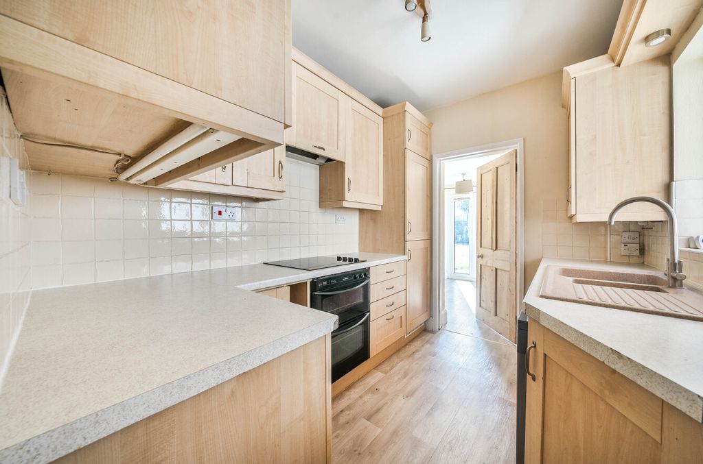 Property photo 2 of 14 1320610-16-686d61...