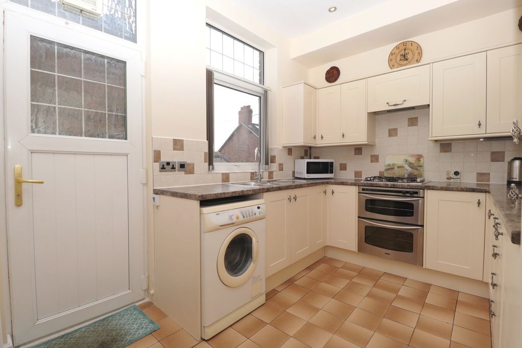 Property photo 3 of 26 Kitchen