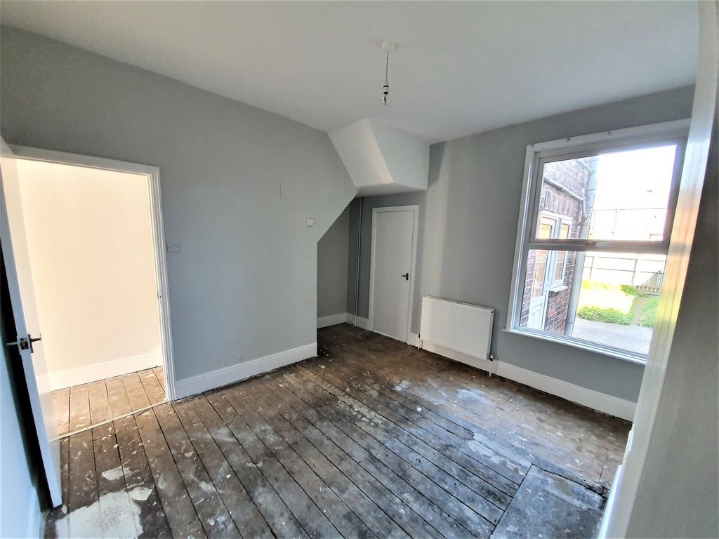 Property photo 3 of 11 Rear Lounge