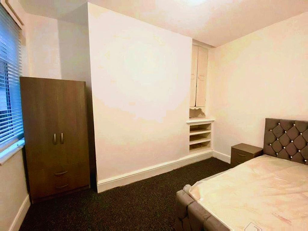 Property photo 3 of 6 Bed2_Enhanced_Vibrant_Listing.Jpeg