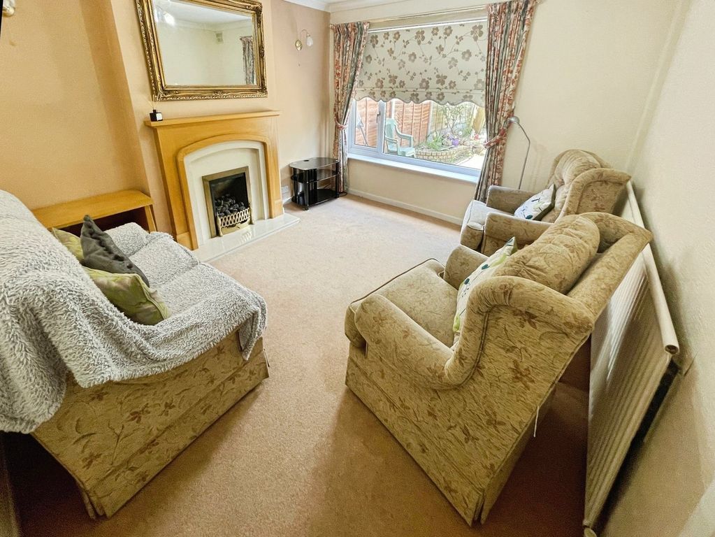 Property photo 2 of 15 Lounge