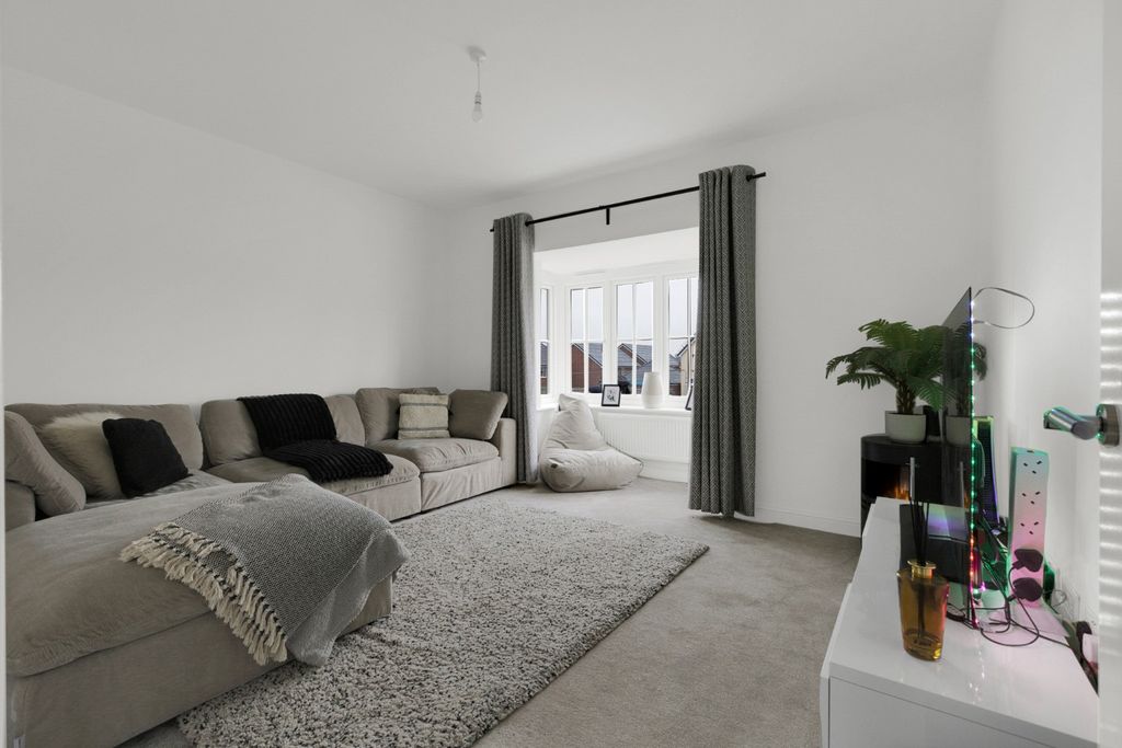 Property photo 3 of 35 4608055