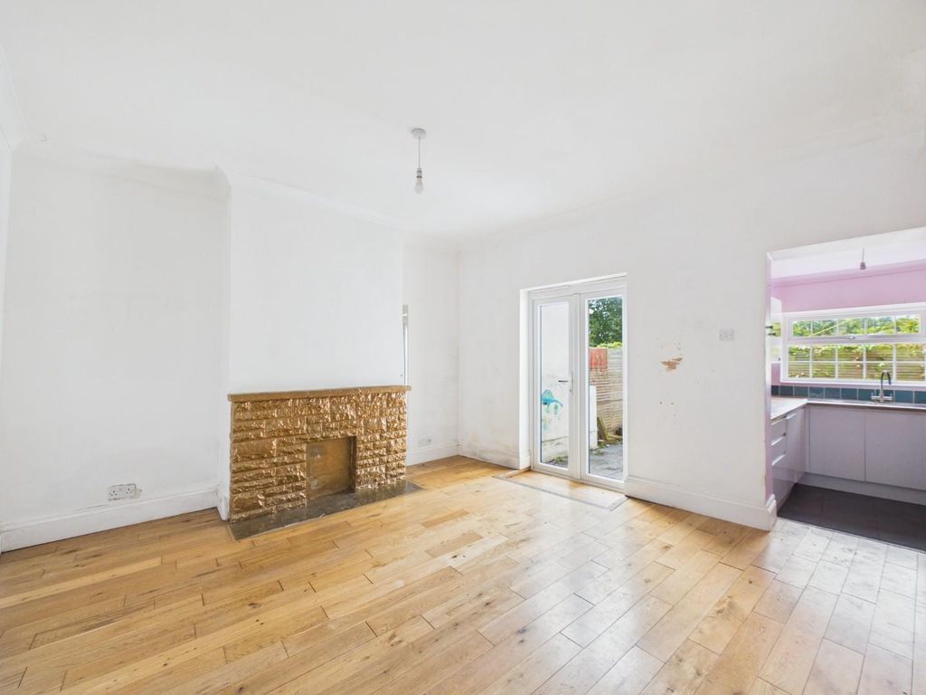Property photo 3 of 23 Cam01530G0-Pr0496-Still005.Jpg