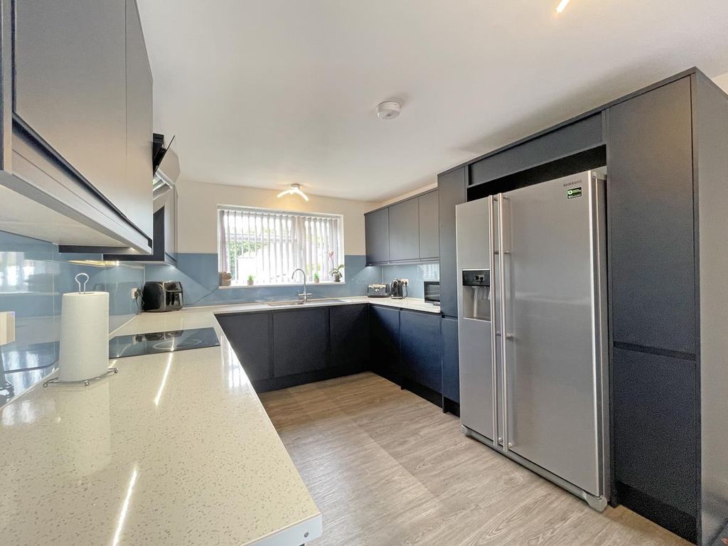 Property photo 3 of 22 Donnington Drive 94 - Kitchen Three.Jpg
