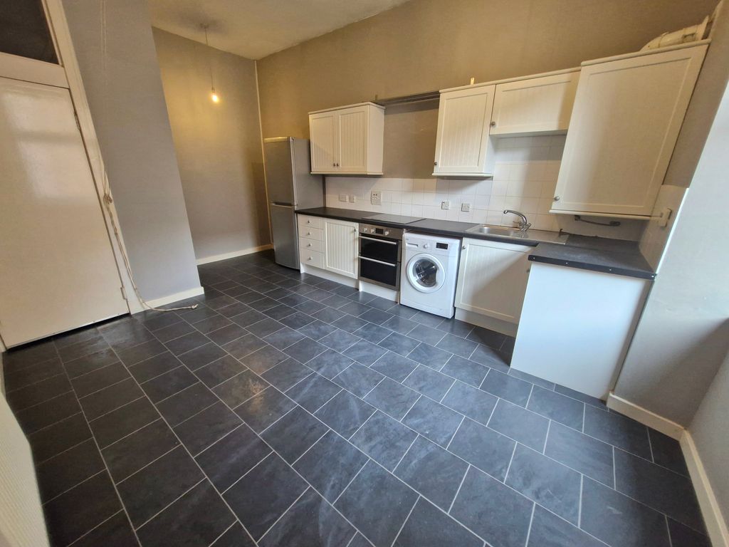 Property photo 3 of 6 Kitchen