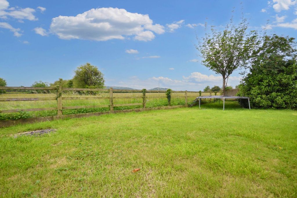 Property photo 2 of 28