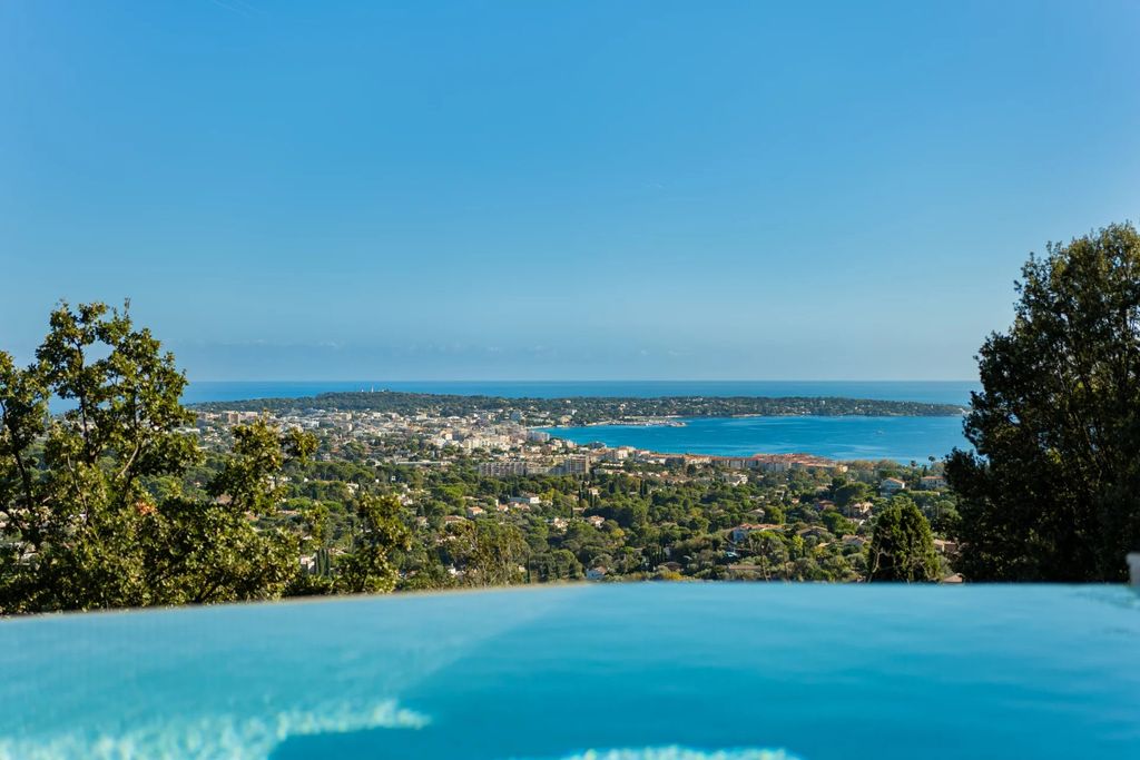 Property photo 2 of 34