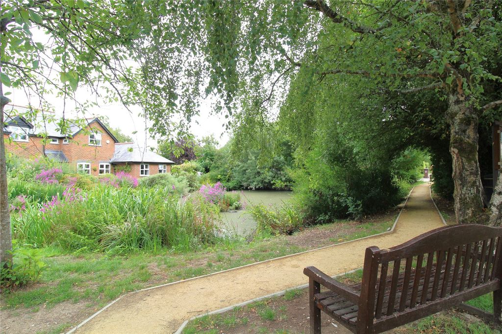 Property photo 2 of 19 Picture No. 24
