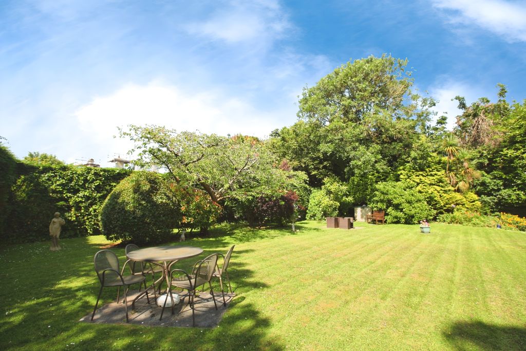 Property photo 2 of 9 General View