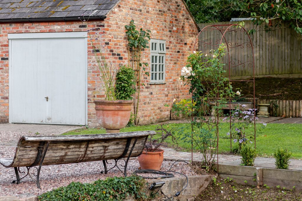 Property photo 2 of 50