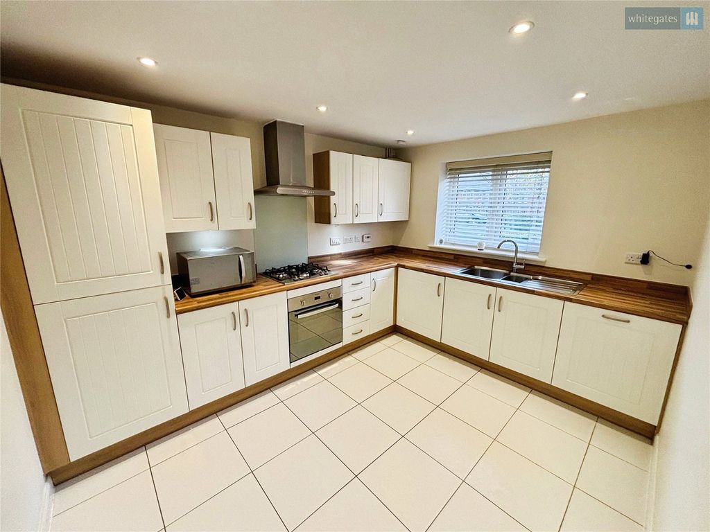 Property photo 2 of 11 Picture No. 17