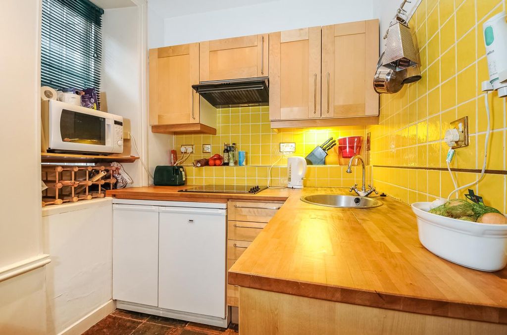 Property photo 2 of 7 Kitchen