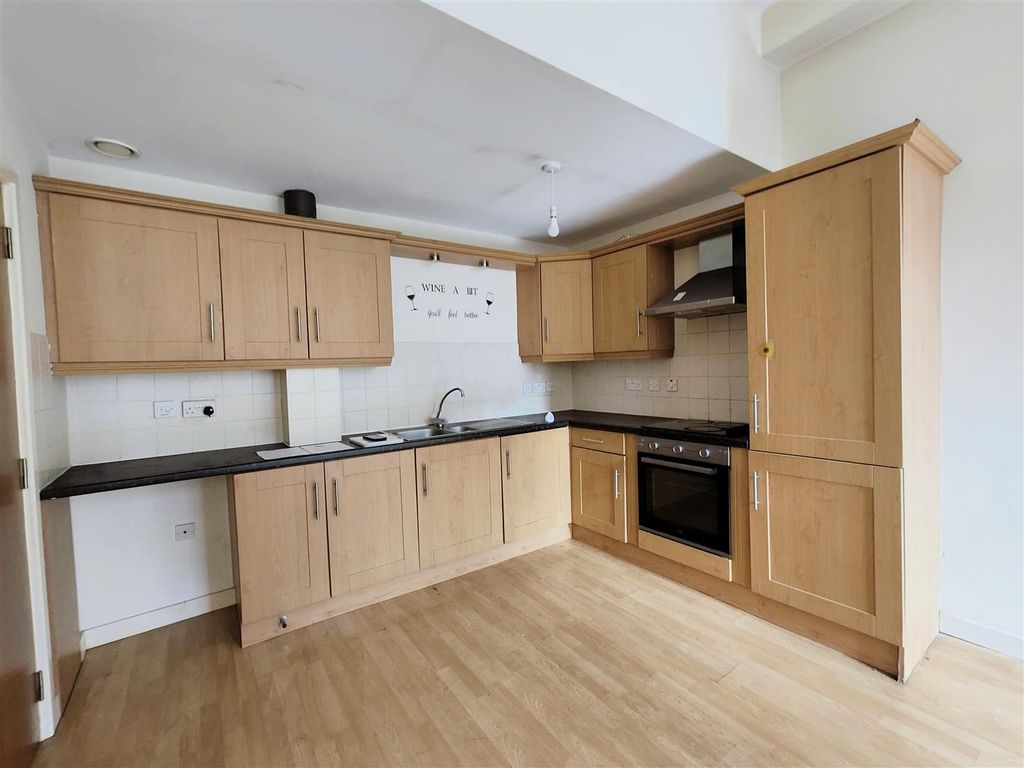 Property photo 3 of 11 Kitchen Area