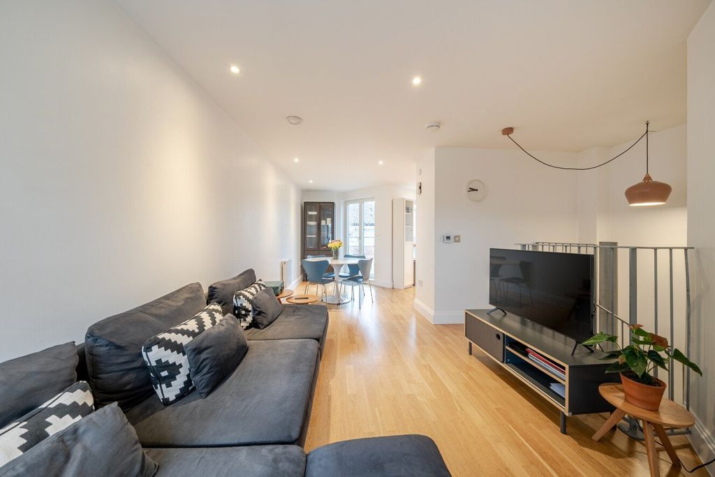 Property photo 2 of 29 Picture No. 23