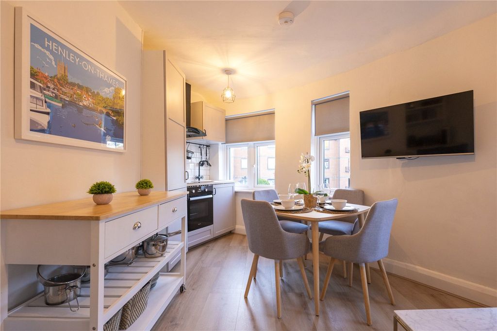 Property photo 3 of 8 Kitchen