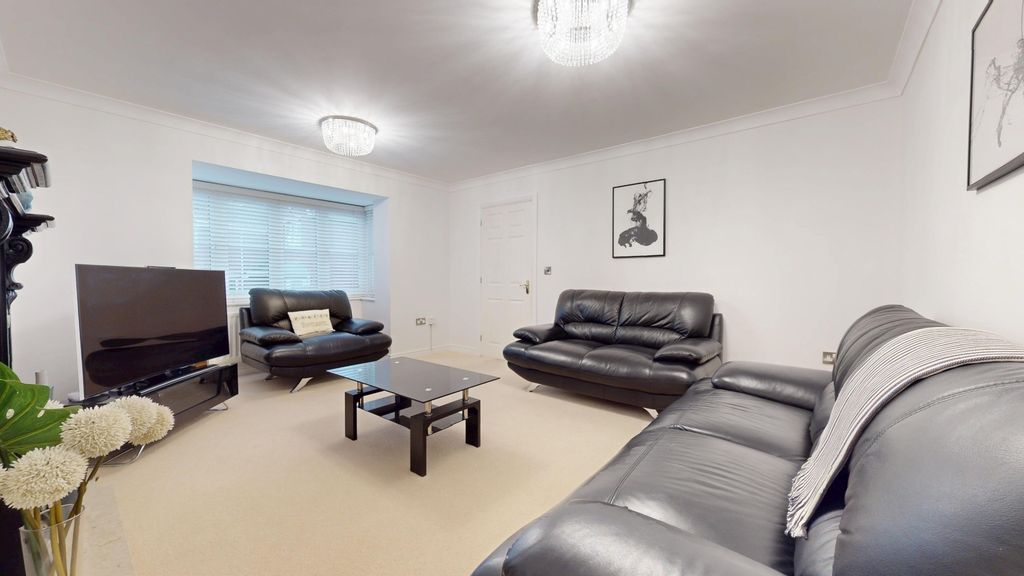 Property photo 3 of 26 4765444