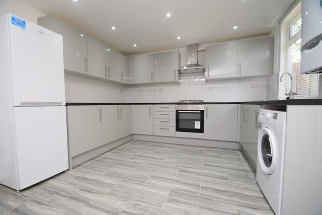 Property photo 1 of 9 Kitchen