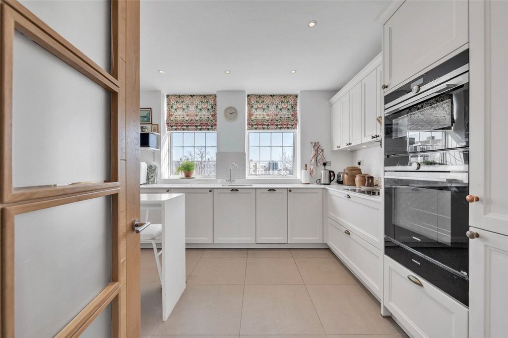 Property photo 2 of 22 Picture No. 20