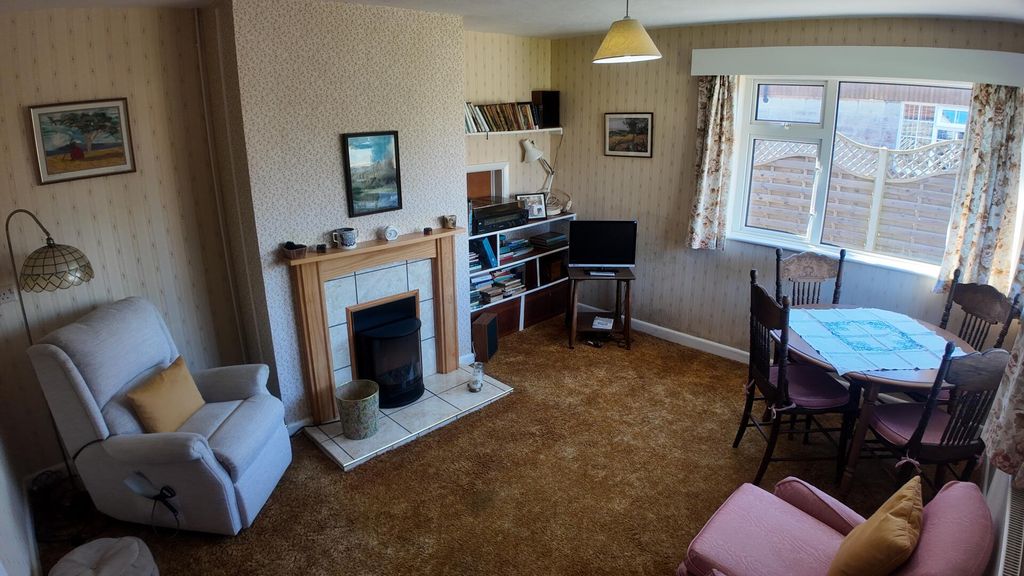 Property photo 1 of 16 Living Room