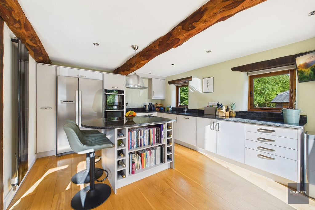 Property photo 3 of 31