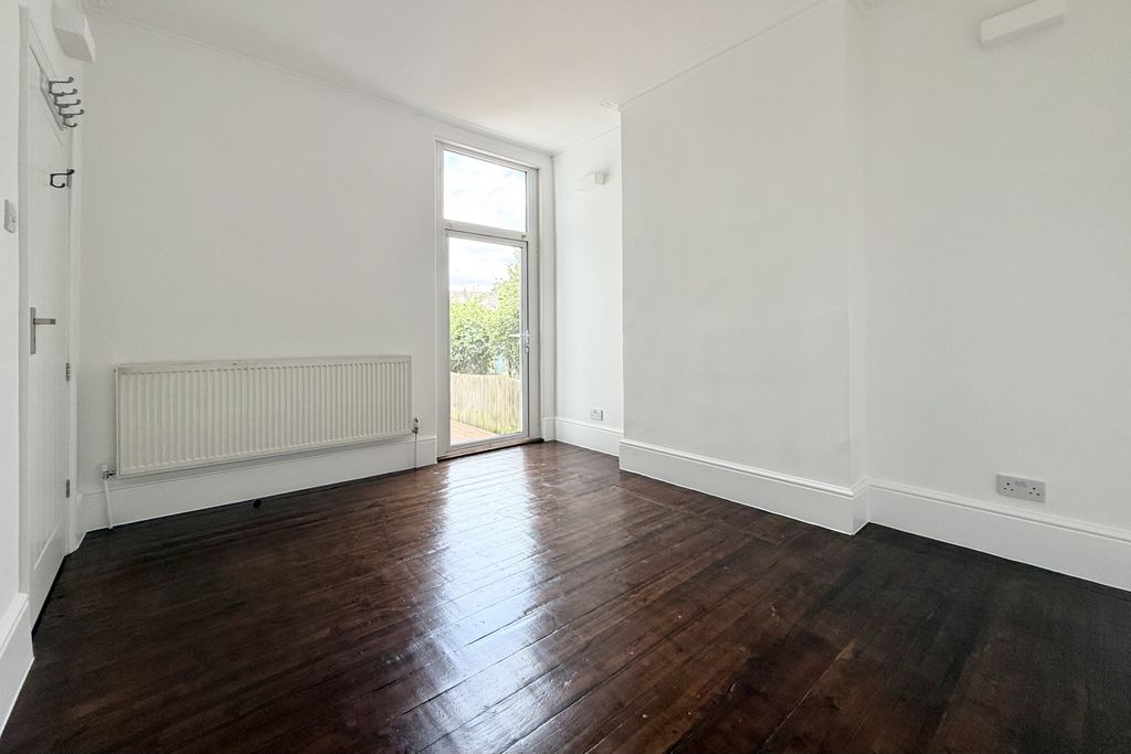 Property photo 2 of 13 2