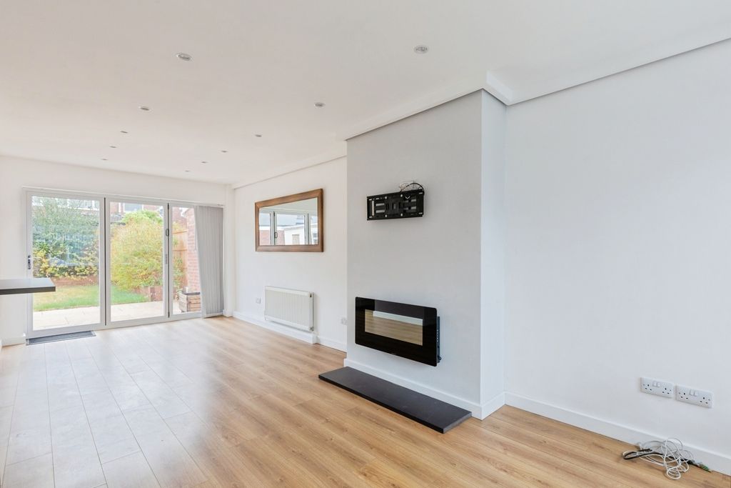 Property photo 3 of 20 Pbox-Img.Jpg