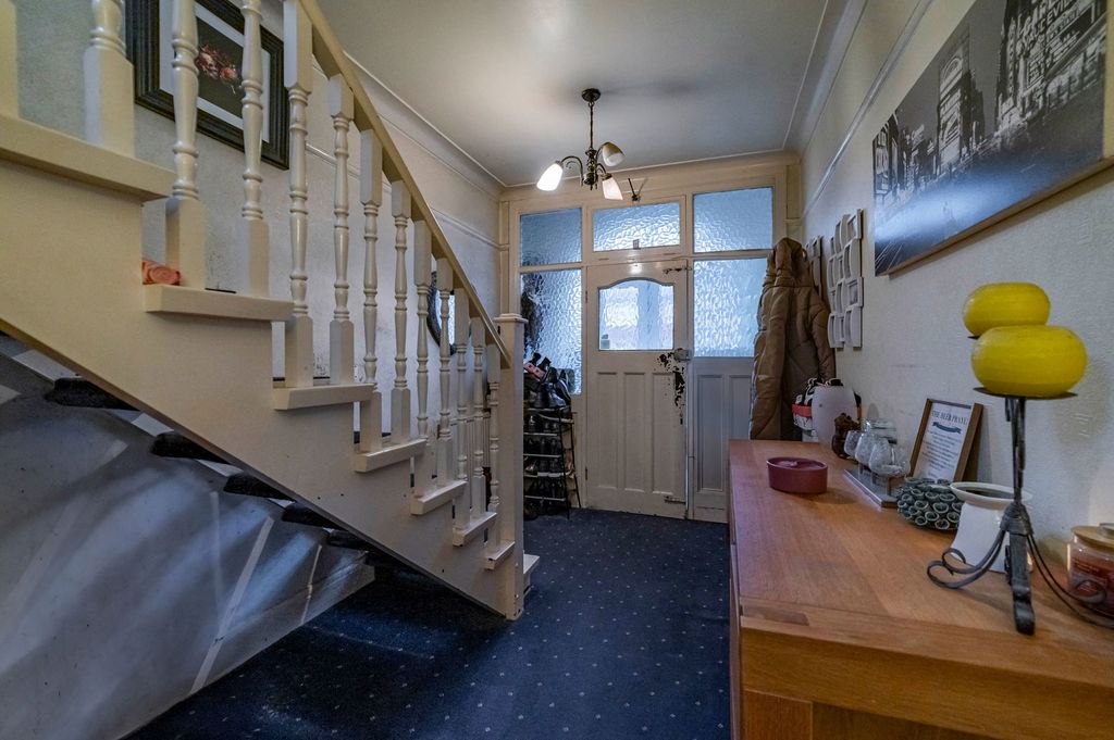 Property photo 2 of 23