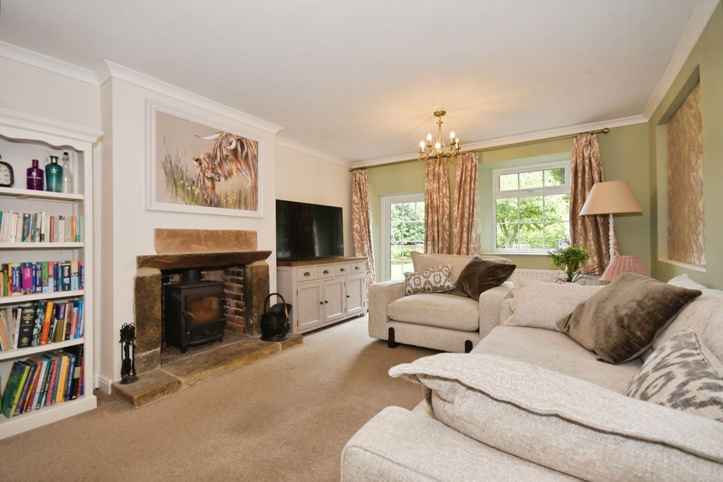 Property photo 2 of 15 Lounge