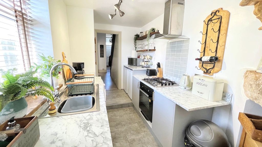 Property photo 3 of 13 Kitchen