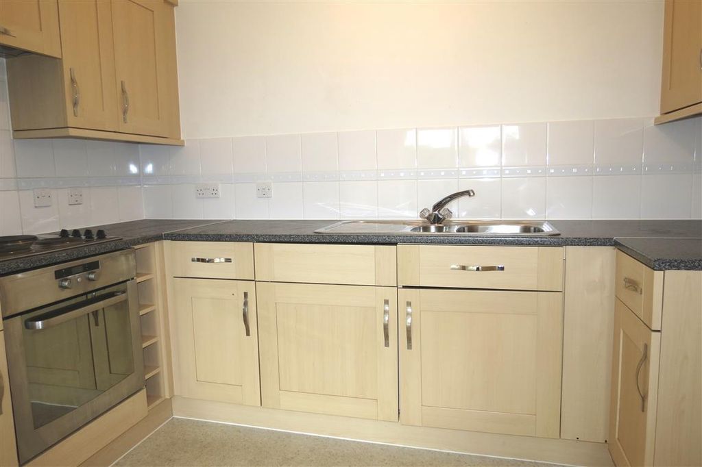 Property photo 2 of 10 Kitchen