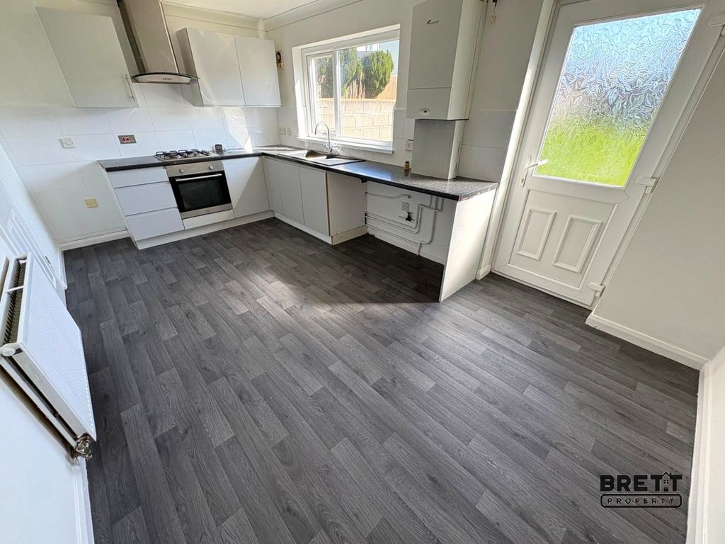 Property photo 2 of 7 Kitchen-Dining