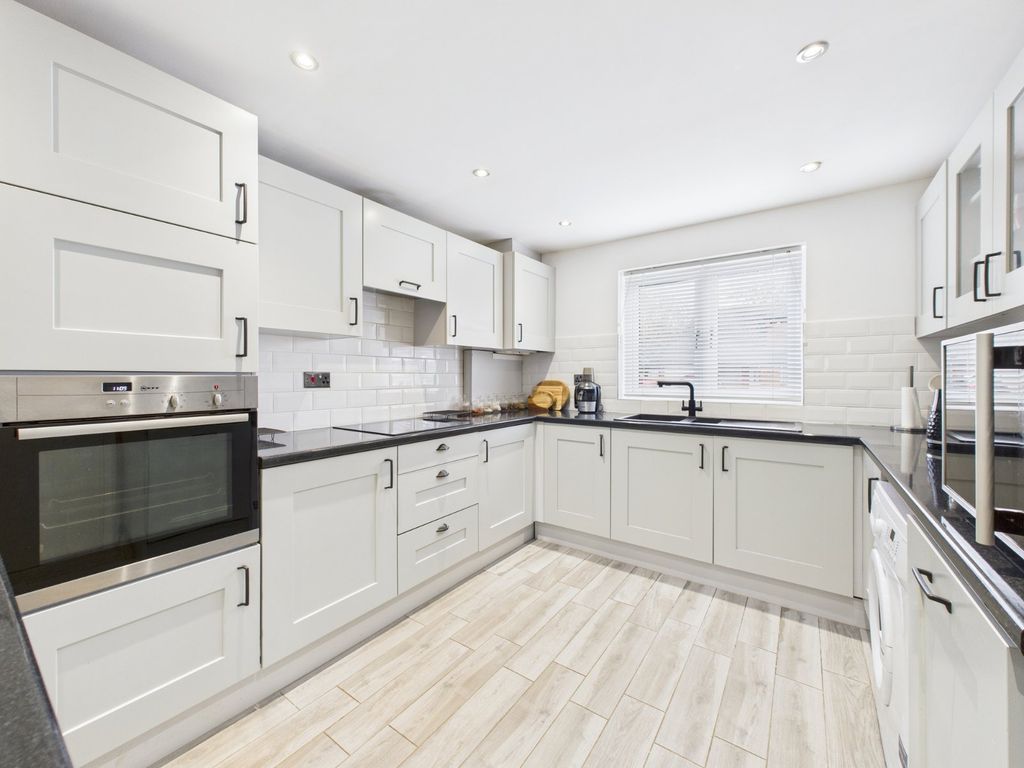 Property photo 2 of 12 Kitchen