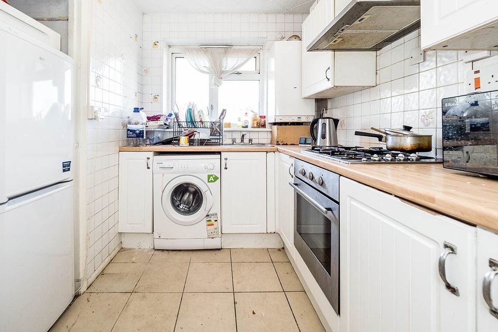 Property photo 3 of 8 03