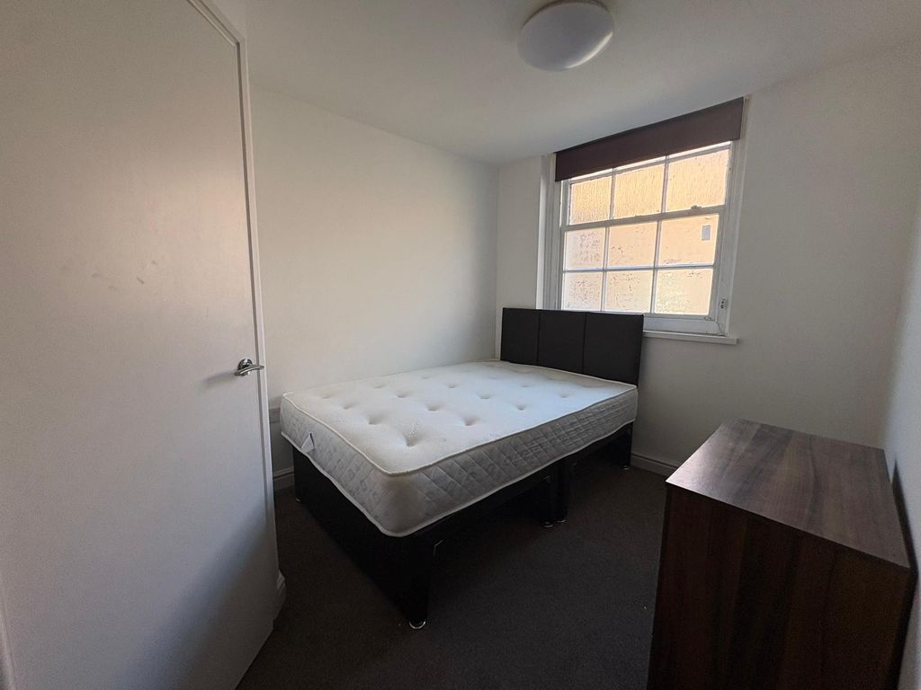 Property photo 1 of 3 Room 201, Harts House