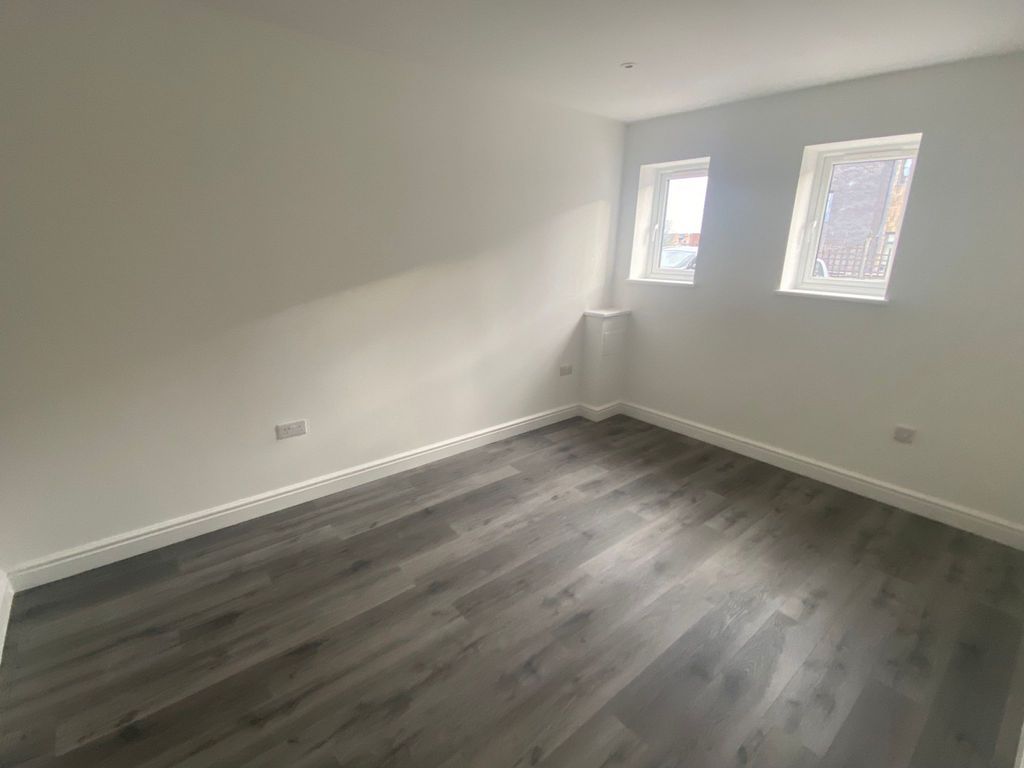 Property photo 3 of 6 Gallery