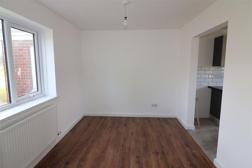 Property photo 3 of 10 Dining Room