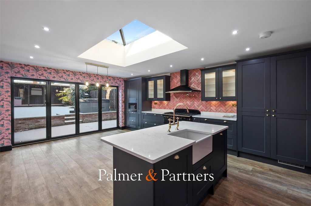 Property photo 2 of 29 Picture No. 56