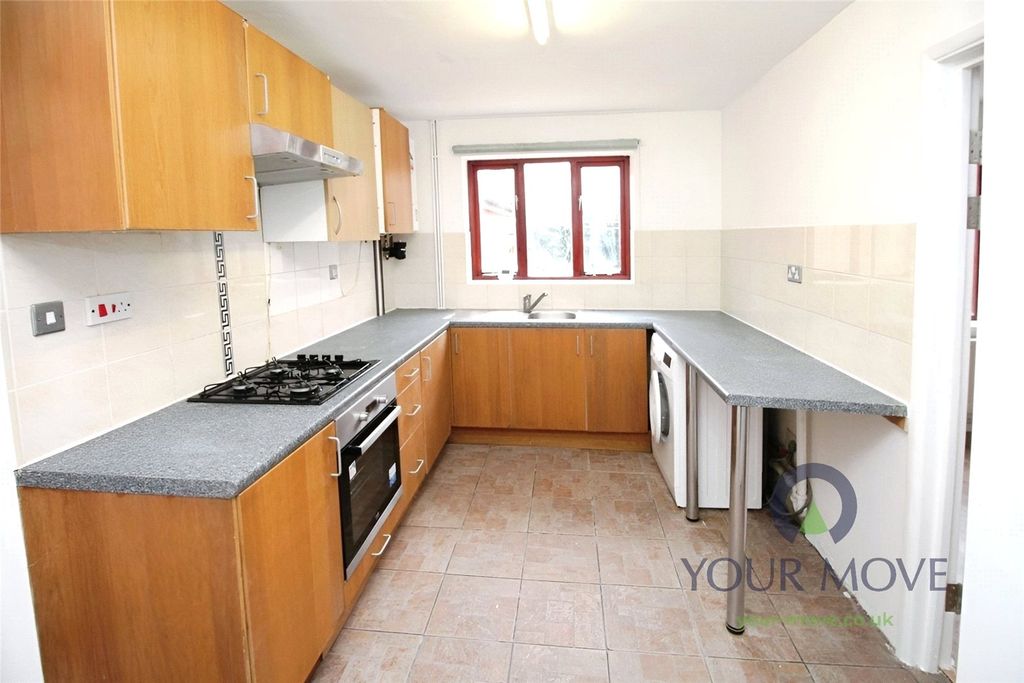 Property photo 3 of 12 Kitchen